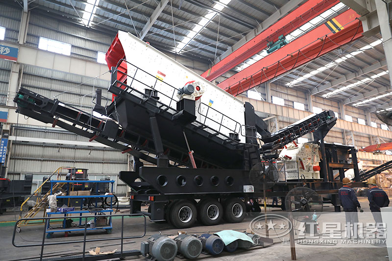 反擊式移動(dòng)破碎站，搭載振動(dòng)篩