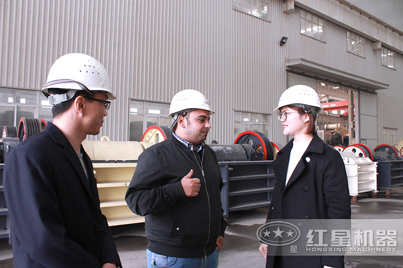 五七破碎石機(jī)價(jià)格優(yōu)惠，客戶實(shí)地考察