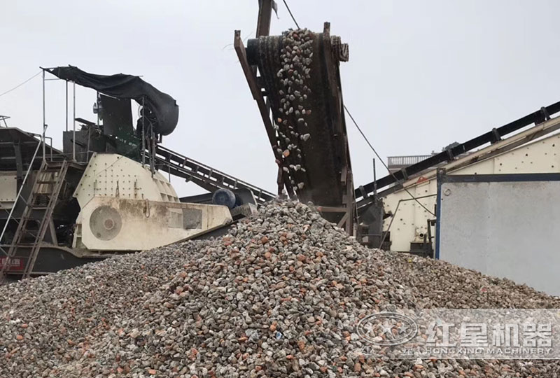 碎石機(jī)生產(chǎn)石子作業(yè)現(xiàn)場(chǎng)
