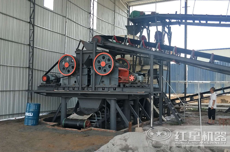 46顎破是生產(chǎn)線初級(jí)破碎機(jī) 顎式破碎機(jī)是生產(chǎn)線初級(jí)破碎機(jī)