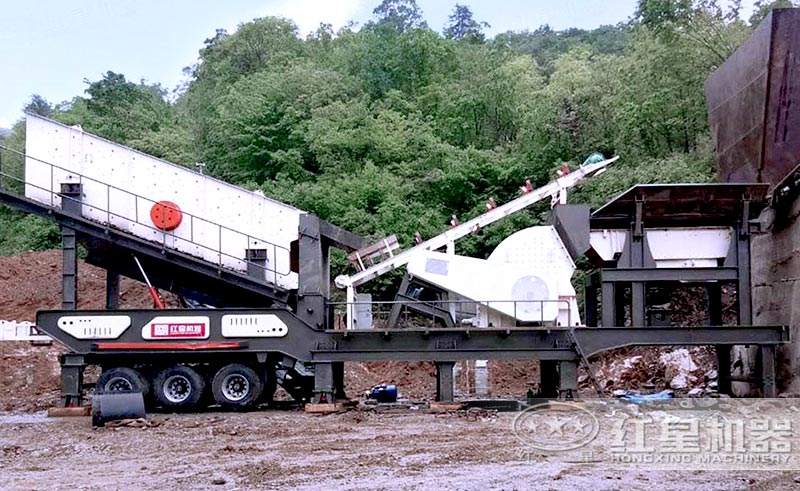 移動(dòng)錘式破碎機(jī)現(xiàn)場