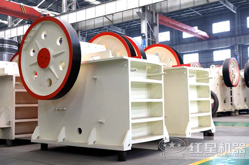 鄂破工作穩(wěn)定，破碎力度強(qiáng)，適合各種石料廠