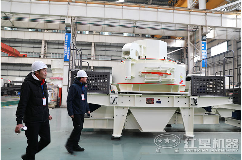 用戶參觀打細(xì)沙機(jī)器車間，對(duì)紅星設(shè)備贊不絕口