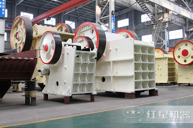 石英砂破碎機種類多，型號全，什么價位都有