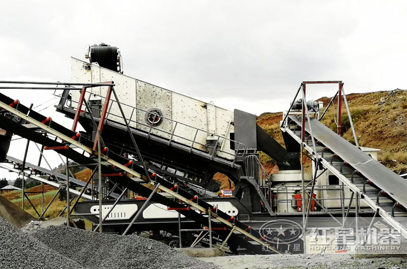 移動砂石分離設(shè)備生產(chǎn)現(xiàn)場，物料粒度分明，效率高